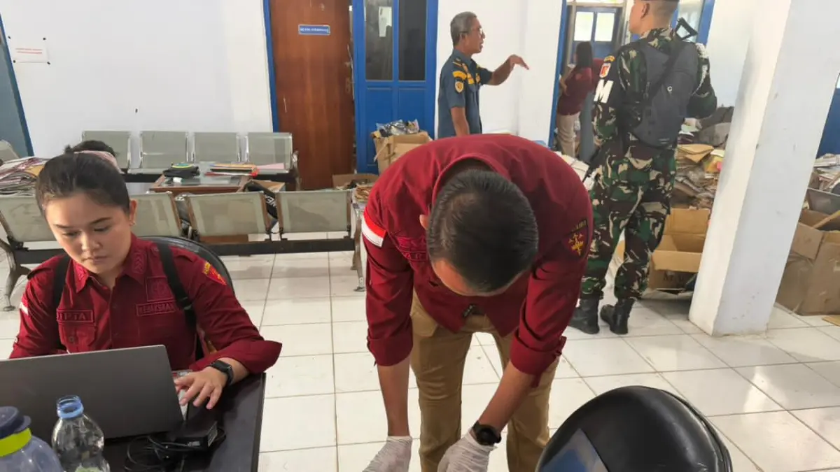 Tim Penyidik Tindak Pidana Khusus Kejaksaan Tinggi Sulawesi Tengah melakukan penggeledahan di Kantor Unit Penyelenggara Pelabuhan (UPP) Kelas III Kolonodale, Kabupaten Morowali Utara, Rabu (24/6/2026).