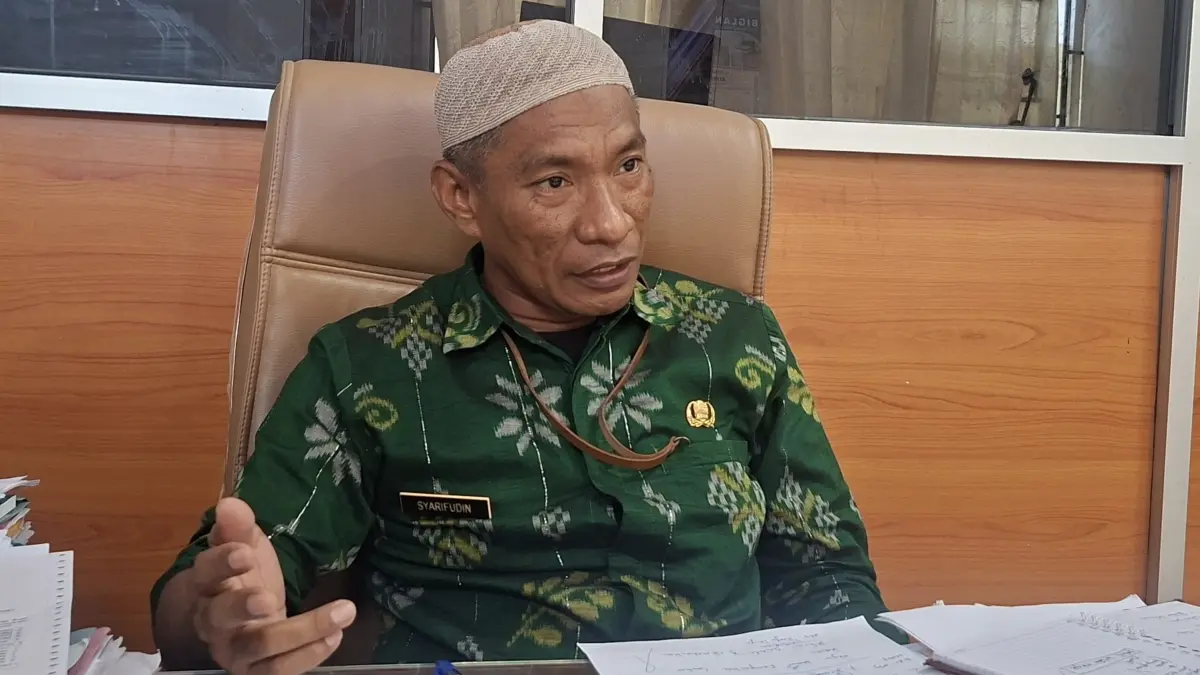 Sekretaris Bapenda Kota Palu, Syarifudin, menjelaskan efektivitas kerja sama Pemerintah Kota Palu dengan aparat penegak hukum dalam meningkatkan kepatuhan wajib pajak dan mengoptimalkan penerimaan pajak daerah. Foto: Annisa Tri Yusnida/Radar Palu.