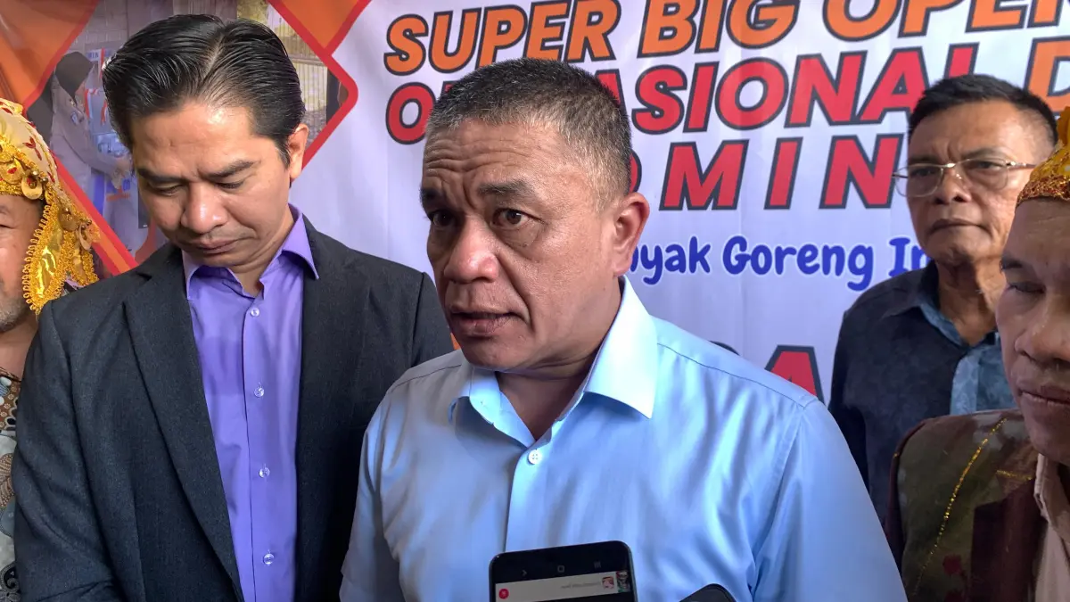 Wali Kota Palu Hadianto Rasyid memberi keterangan kepada awak media usai meresmikan operasional POM Minyak Goreng Indonesia (POMINDO) pertama di Kota Palu.(Rina Abd Halik)