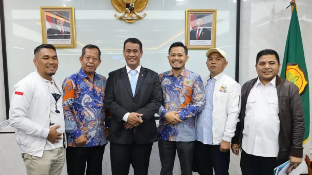 Ketua Umum ADKASI Siswanto bertemu Menteri Pertanian Andi Amran Sulaiman di Jakarta untuk menyampaikan apresiasi atas kebijakan penyerapan gabah dan menyampaikan aspirasi daerah. Foto: Istimewa&nbsp;