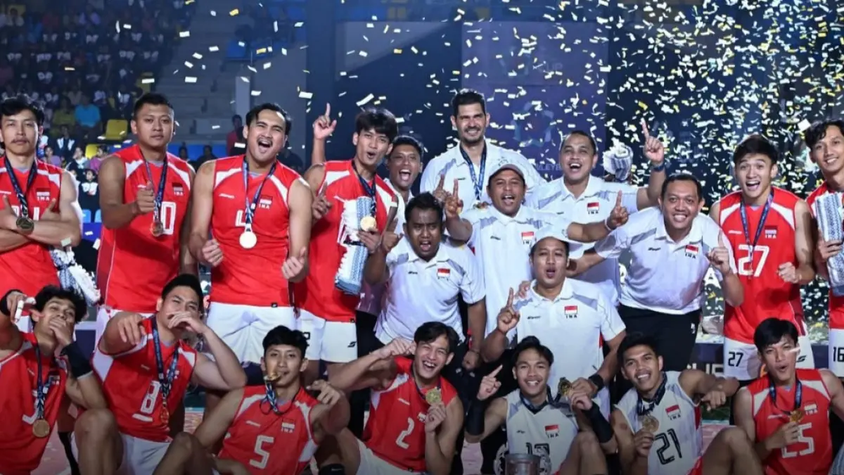 Para pemain Timnas Voli Putra Indonesia merayakan keberhasilan usai mengalahkan Korea Selatan 3-0 pada partai final AVC Men