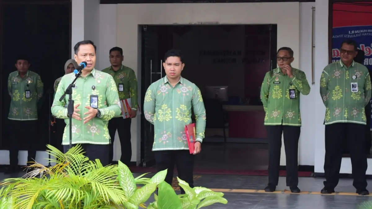 Upacara Harganas ke-33 yang digelar Kanwil Kemenkum Sulteng di Lapangan Upacara Kanwil Kemenkum Sulteng, Senin (29/6/2026).