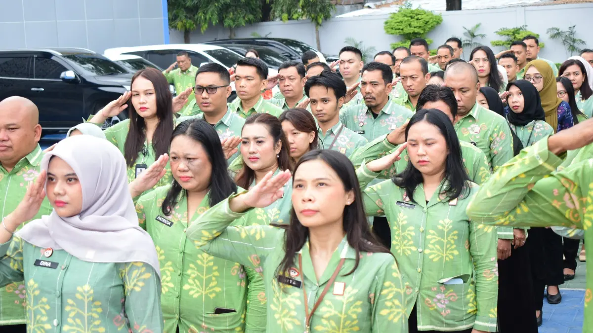 Upacara Peringatan Harganas ke-33 yang dilaksanakan Kanwil Kemenkum Sulteng di Lapangan Upacara Kanwil Kemenkum Sulteng, Senin (29/6/2026).