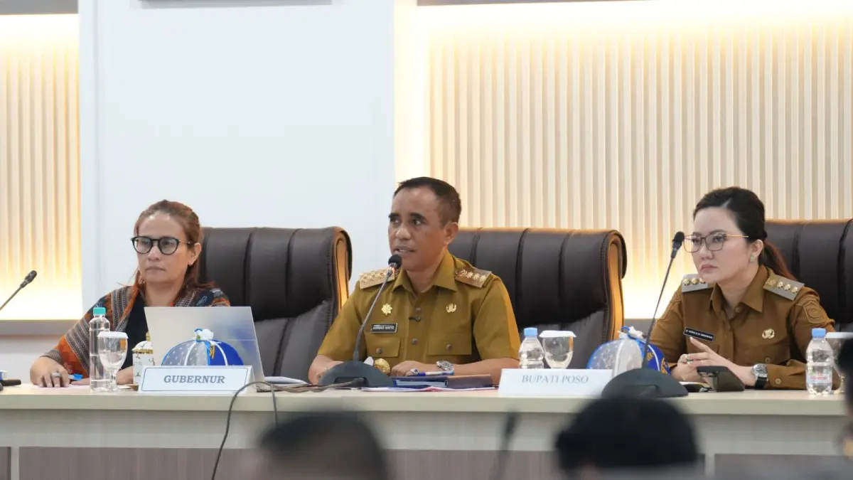 Gubernur Sulawesi Tengah Anwar Hafid memimpin rapat tindak lanjut program Bank Tanah bersama Pemkab Poso di Ruang Rapat Polibu, Selasa (29/6/2026), dengan menegaskan perlindungan hak masyarakat sebagai prioritas utama.Foto: Pemprov Sulteng&nbsp;