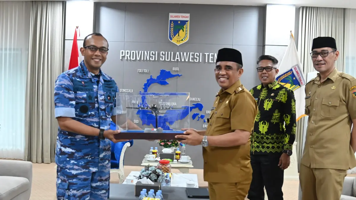 Gubernur Sulawesi Tengah Anwar Hafid menerima kunjungan Komandan Lanud Sultan Hasanuddin Makassar Kolonel Pnb Vincentius Endy Hary Putra di ruang kerjanya, Senin (29/6/2026). Foto: Pemprov Sulteng&nbsp;