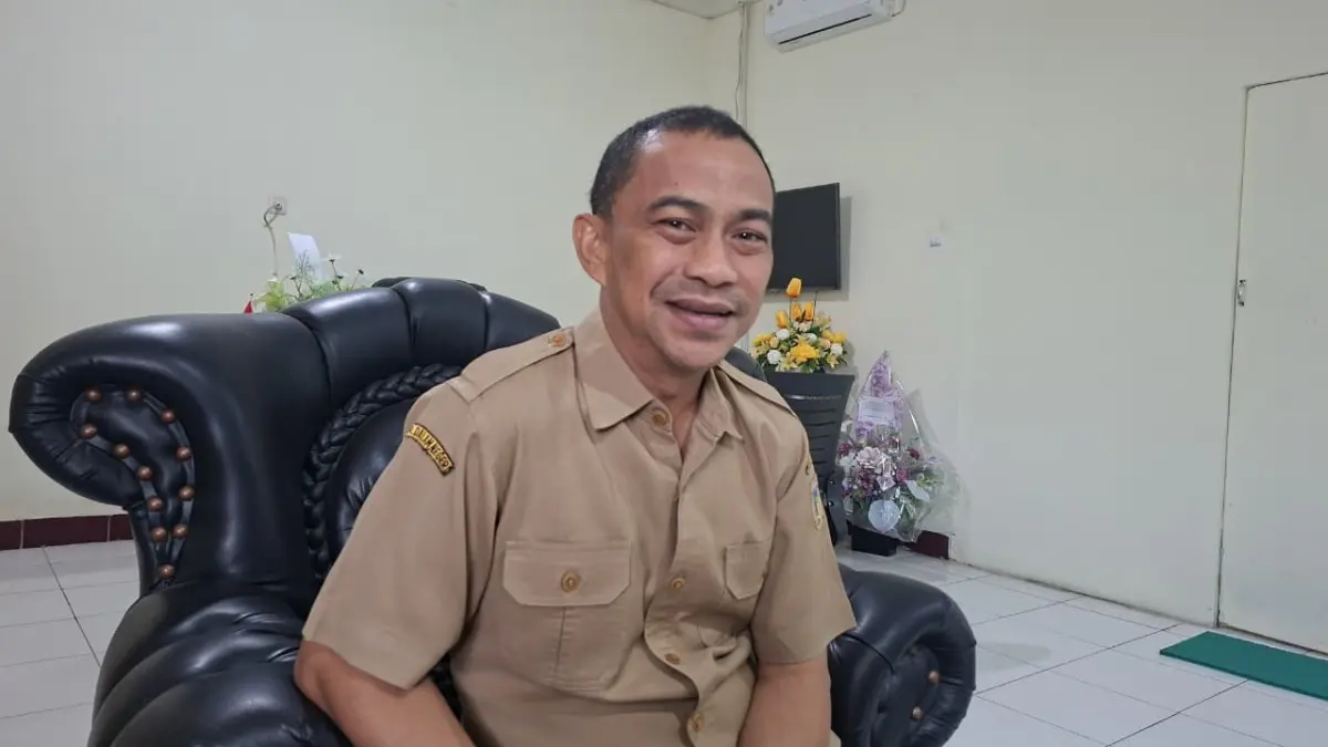 Kepala DLH Sulteng Wahid Irawan memaparkan berbagai program perlindungan lingkungan yang dijalankan, mulai dari pengawasan perusahaan hingga edukasi masyarakat. (Annisa Tri Yusnida)