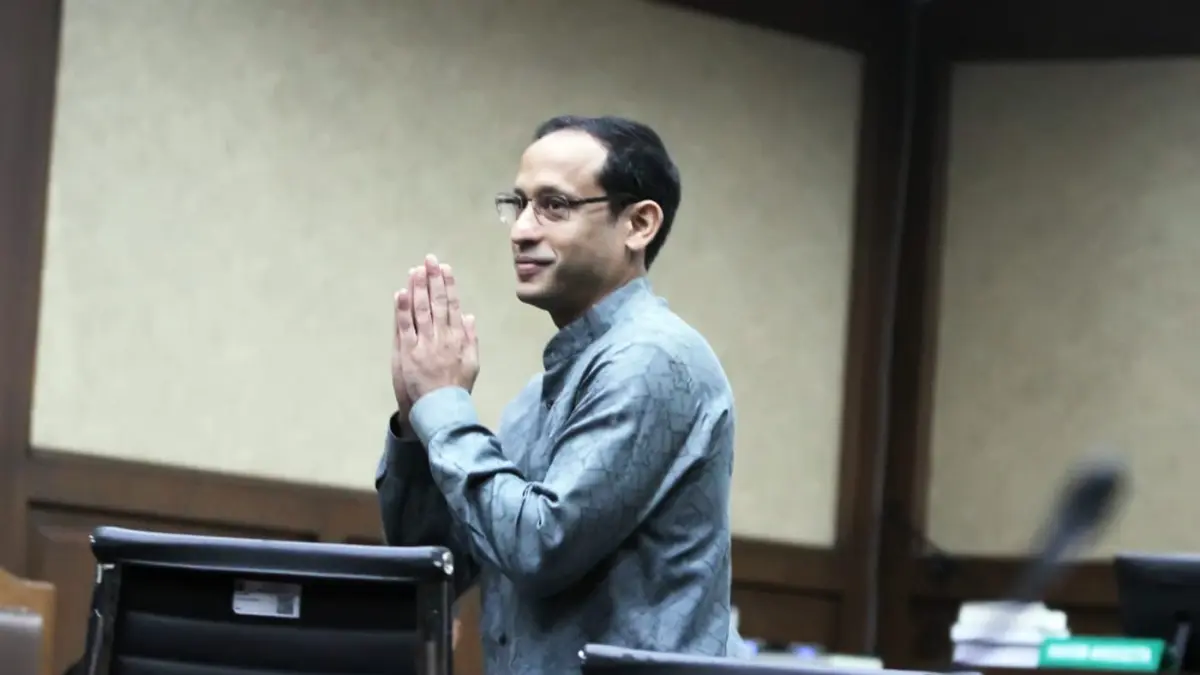 Mantan Mendikbudristek Nadiem Makarim menjalani sidang pembacaan putusan kasus dugaan korupsi pengadaan Chromebook di Pengadilan Tipikor Jakarta Pusat, Selasa (30/6). (Jawa Pos)