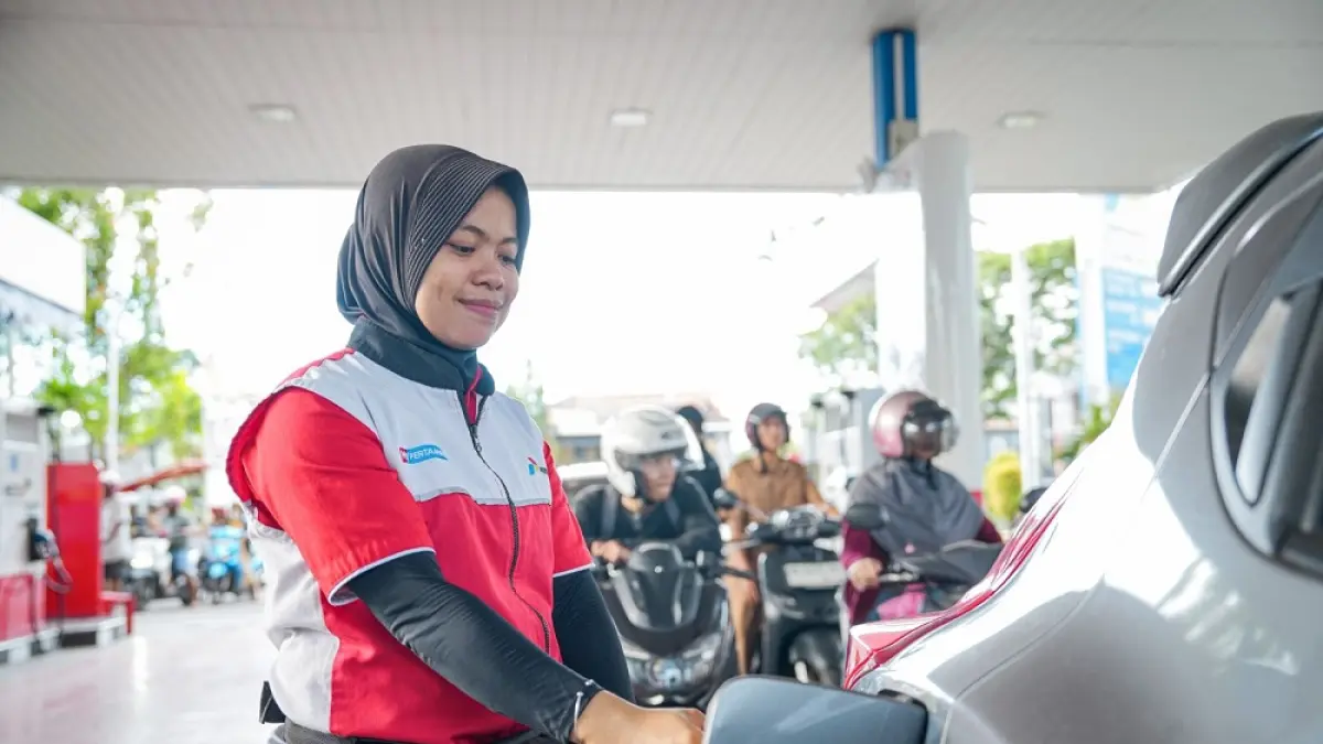 ILUSTRASI petugas di salah satu SPBU.(Dokumentasi Pertamina)