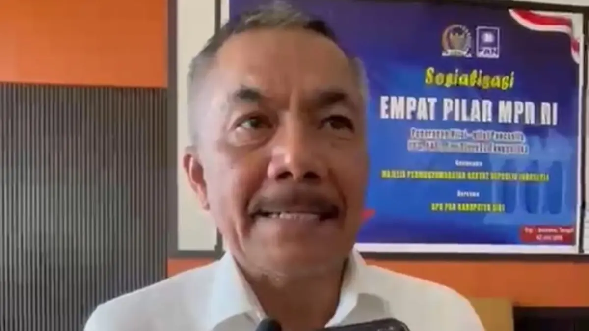 Anggota MPR RI, Sarifuddin Sudding, menyampaikan materi sosialisasi Empat Pilar MPR RI kepada masyarakat dalam Dialog Kebangsaan di Kota Palu, Rabu (2/7/2026). FOTO: Moh Fathahila/Radar Palu