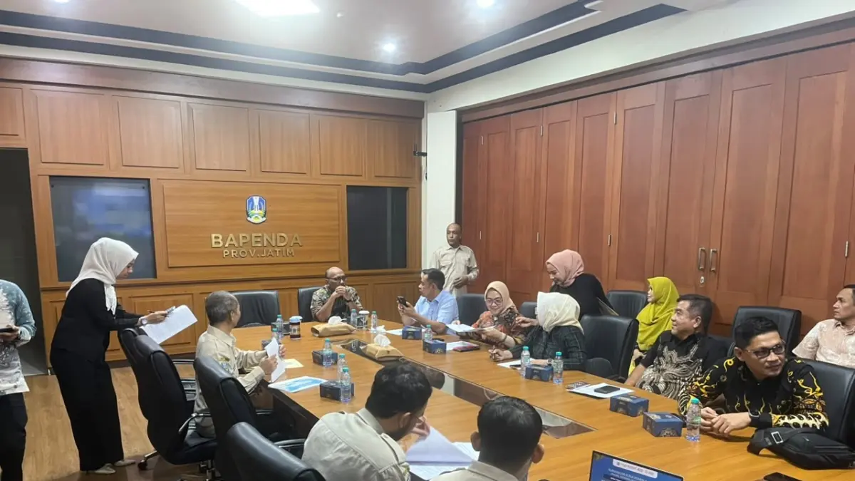 BELAAJAR: Suasana pertemuan DPRD Sulteng dengan Bapenda Jawa Timur.(FOTO: HUMAS DPRD SULTENG/RADAR PALU) 