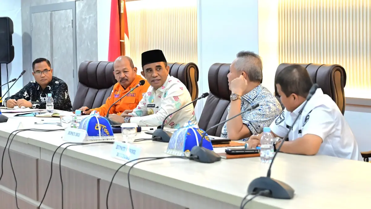 Gubernur Sulawesi Tengah, Anwar Hafid, memimpin rapat koordinasi penanganan pascagempa Sigi dan Parigi Moutong di Kantor Gubernur Sulawesi Tengah, Kamis (2/7/2026). FOTO: RI. ADPIM SULTENG&nbsp;