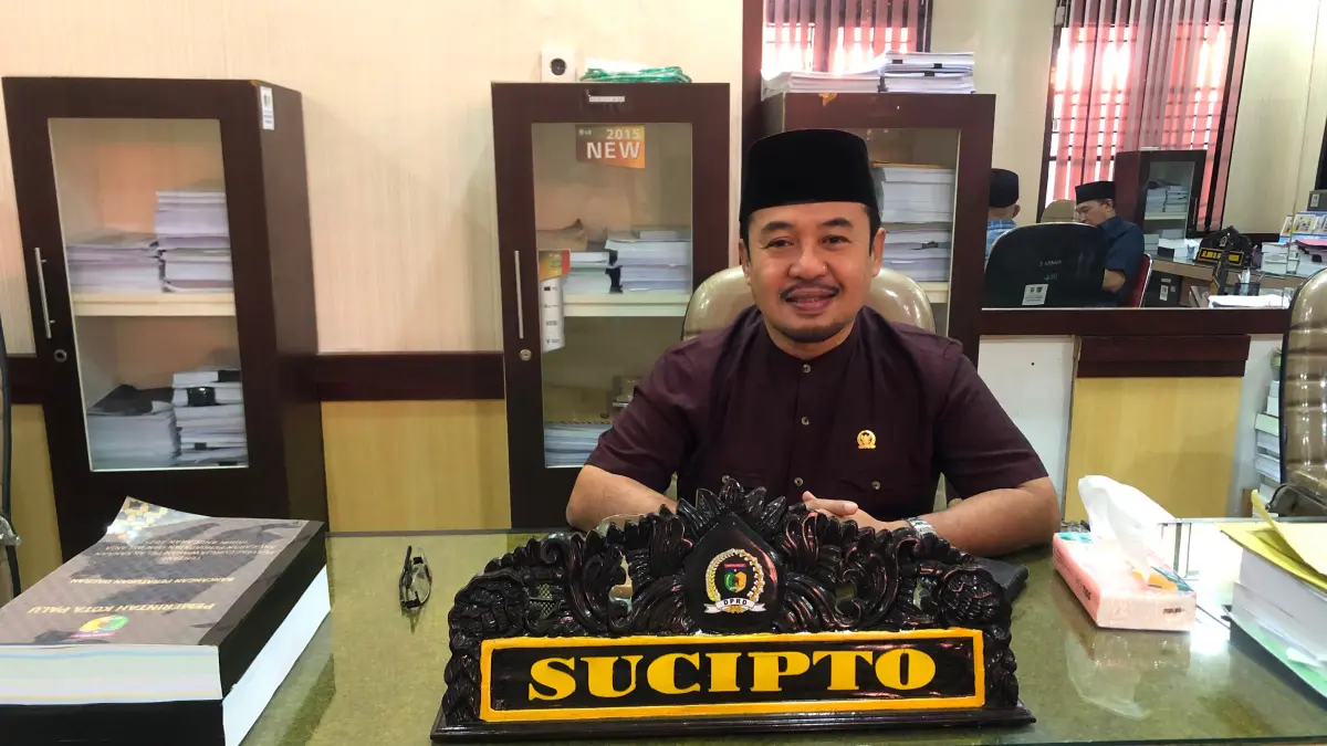 Ketua Badan Kehormatan DPRD Kota Palu, Sucipto S. Rumu, menjelaskan evaluasi kedisiplinan kehadiran anggota dewan, termasuk pemberian teguran tertulis kepada Wakil Ketua II DPRD. Foto: Annisa Wibdy/Radar Palu&nbsp;
