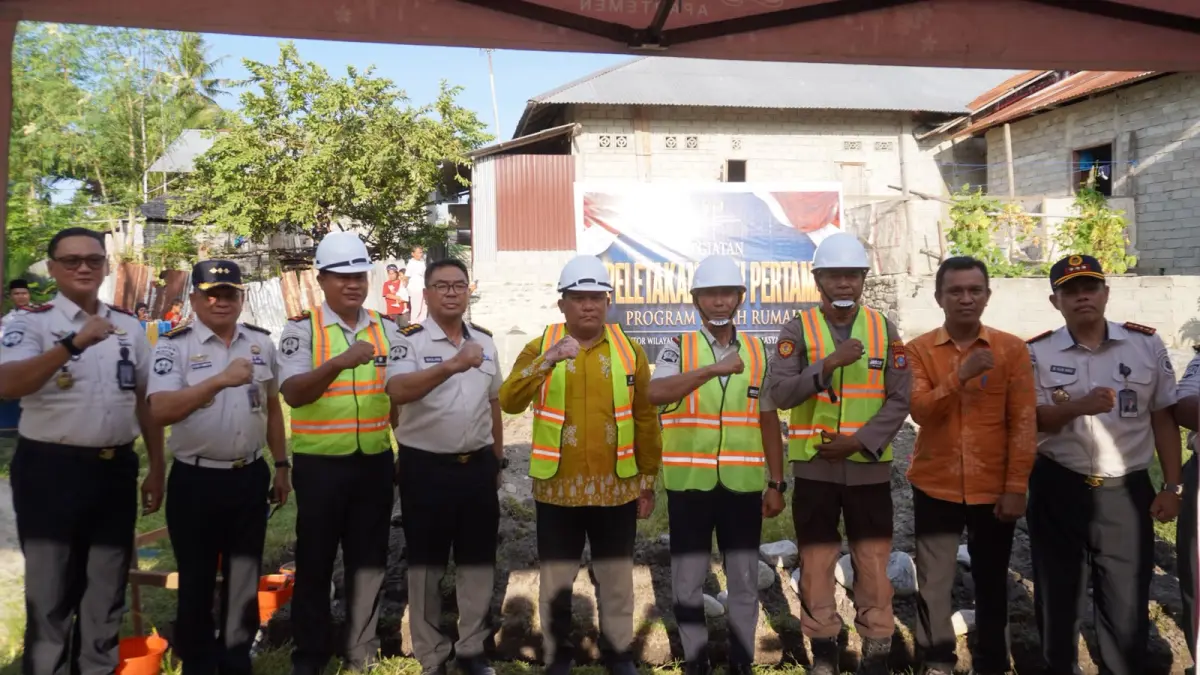 Kanwil Ditjenpas Sulawesi Tengah memulai program sosial bedah rumah bagi seorang mantan warga binaan di Kota Palu, Kamis (2/7/2026)
