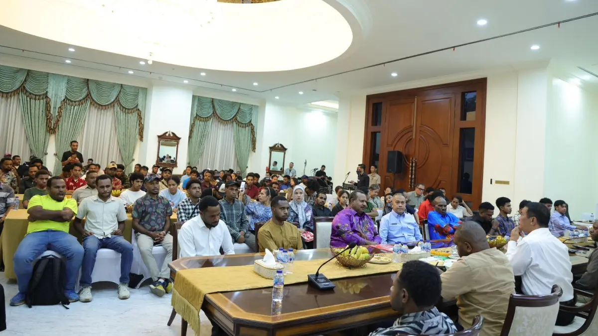 Mentan Amran saat menerima dan berdialog bersama 150 mahasiswa asal berbagai wilayah Tanah Papua di kediaman pribadinya di Jakarta, di Jakarta, Kamis (2/7/2026).&nbsp;