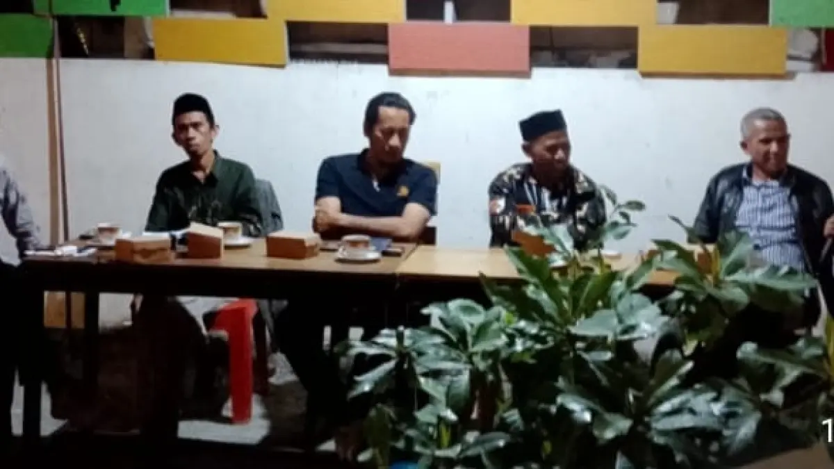 DISKUSI: FORMA PMII Sulteng saat menggelar diskusi publik memeringati HUT Bhayangkara ke 80, dengan menghadirkan narasumber kunci.(FOTO: ISTIMEWA/RADAR PALU) 