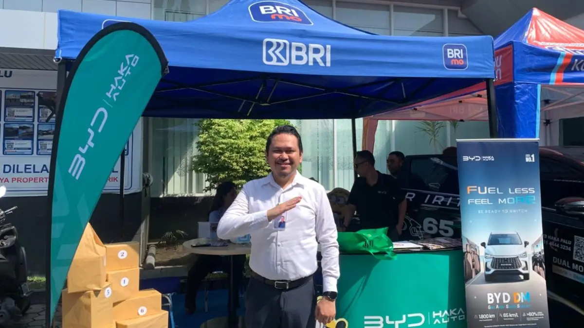 Pimpinan BRI Finance Kantor Cabang (KC) Palu, Eko Purnomo S.(Rina Abd Halik)