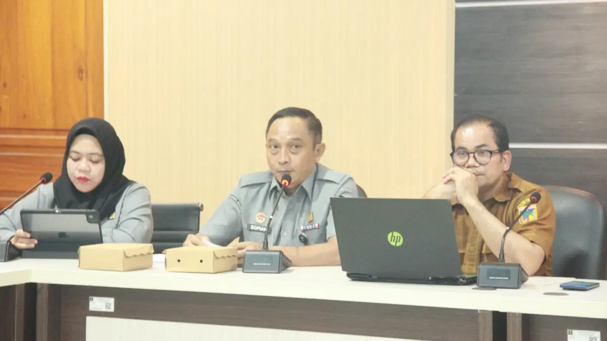 fasilitasi harmonisasi Rancangan Peraturan Gubernur Sulawesi Tengah tentang Dasar Pengenaan Pajak Kendaraan Bermotor, Bea Balik Nama Kendaraan Bermotor, dan Pajak Alat Berat, yang berlangsung di Aula Kebangsaan, Kanwil Kemenkum Sulteng, Selasa (7/7/2026).