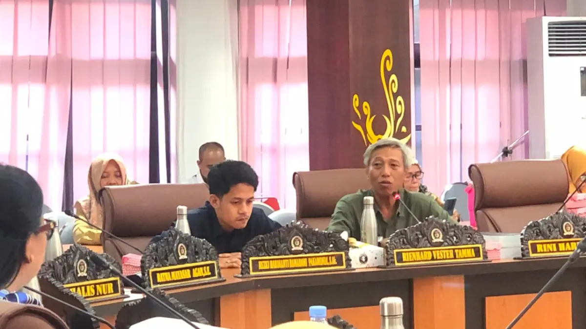 Panitia Khusus DPRD Kota Palu menggelar rapat pembahasan Ranperda Pertanggungjawaban Pelaksanaan APBD Tahun Anggaran 2025 di Ruang Sidang Utama DPRD Kota Palu, Selasa (7/7/2026). (ANNISA NURUL WIBDY)