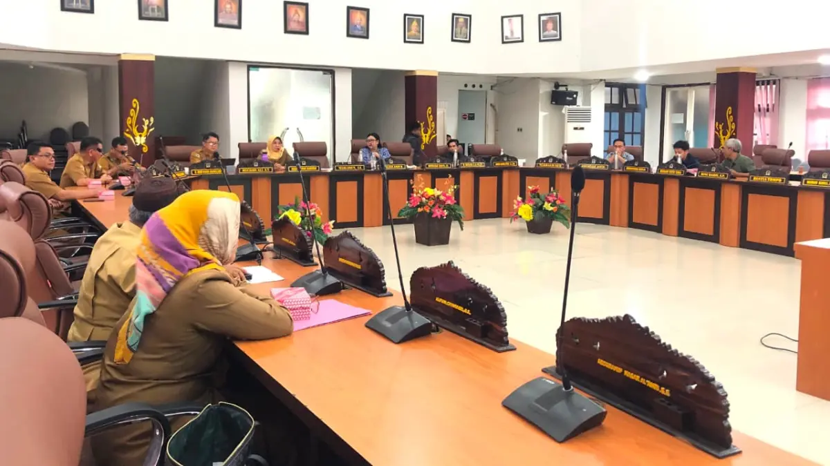 Pansus DPRD Kota Palu menggelar rapat pembahasan Ranperda Pertanggungjawaban Pelaksanaan APBD Tahun Anggaran 2025 di Ruang Sidang Utama DPRD Kota Palu, Selasa (7/7/2026). (ANNISA NURUL WIBDY)