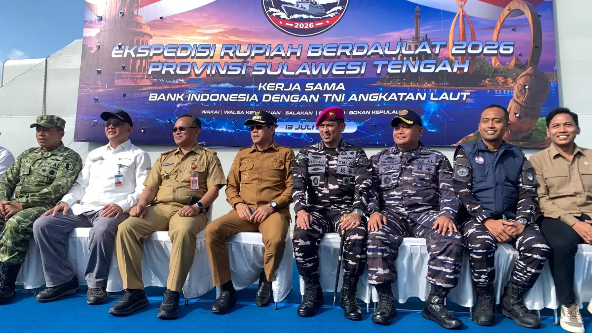 SEBARKAN RUPIAH LAYAK : KPw BI Sulteng melaksanakan ERB sebagai bagian dari kerja sama BI dengan TNI Angkatan Laut.(RINA ABD HALIK)