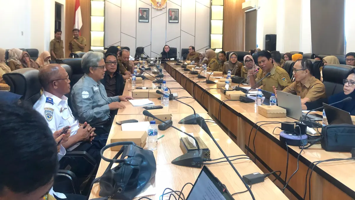 Komisi II DPRD Sulawesi Tengah bersama organisasi perangkat daerah (OPD) menggelar rapat kerja di Ruang Rapat Baruga DPRD Sulawesi Tengah, Jalan Sam Ratulangi, membahas revisi Perda Nomor 7 Tahun 2023 tentang Pajak Daerah dan Retribusi Daerah. FOTO: ANNISA NURUL WIBDY&nbsp;