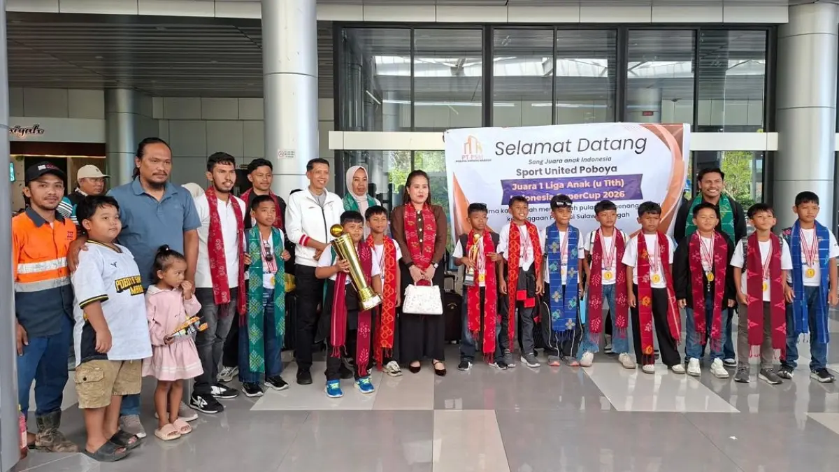 Tim Sport United Poboya Junior tiba di Bandara Internasional Mutiara Sis Al- Jufri, Kota Palu, Rabu (8/7/2026). (FOTO: ISTIMEWA/RADAR PALU)