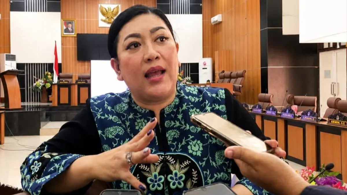 Ketua Pansus DPRD Kota Palu Ratna Mayasari Agan memimpin pembahasan Ranperda Pertanggungjawaban Pelaksanaan APBD 2025. Pansus menyoroti piutang daerah yang mencapai Rp147 miliar. Foto: Annisa Nurul Wibdy.