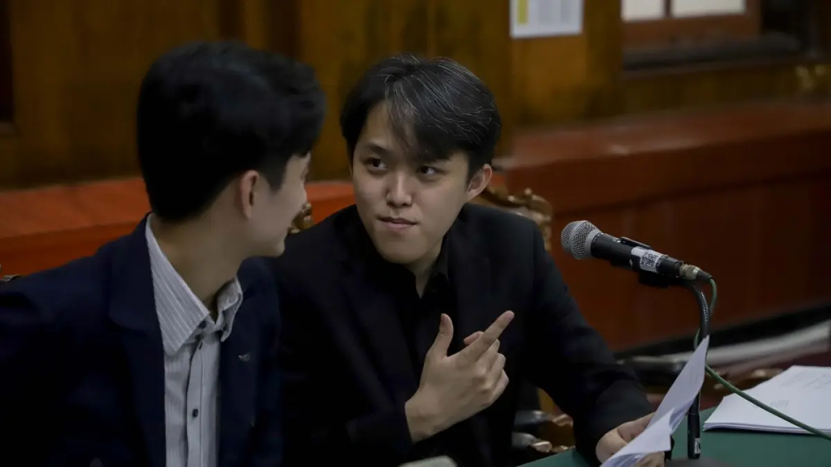 Kuasa hukum PT Java Fortis Kimham Pentakosta dari MS&A Lawfirm.(Alfian Rizal/Jawa Pos)