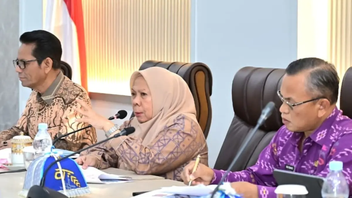 Wakil Gubernur Sulawesi Tengah Reny Lamadjido memimpin Rakor TPID membahas pengembangan aplikasi Satu Harga untuk menjaga stabilitas harga bahan pokok di Sulteng. Foto: Ro. adpim Sulteng&nbsp;