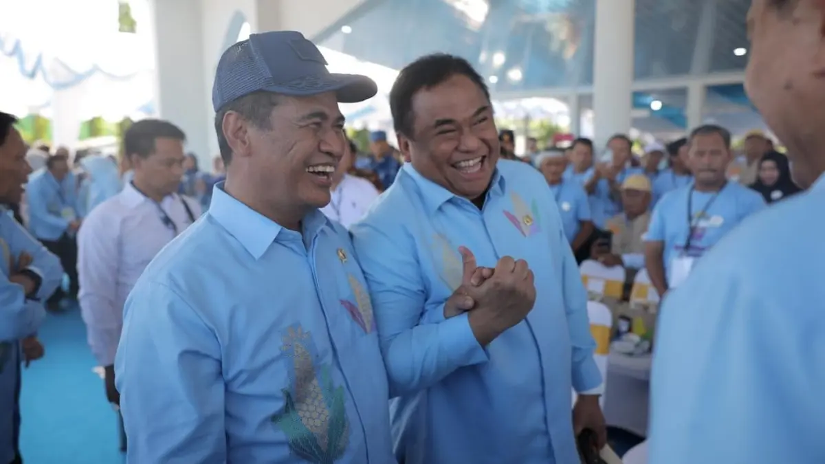 Momen kebersamaan Menteri Pertanian Andi Amran Sulaiman bersama almarhum Anggota DPR RI sekaligus tokoh nasional H. Rachmat Gobel, semasa hidupnya. FOTO: ISTIMEWA