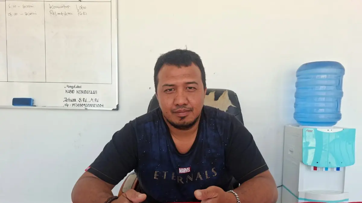 Staf Bidang Kebudayaan Disdikbud Kota Palu, Denny Kurniawan, menjelaskan pemeliharaan rumah adat masih bergantung pada kemampuan anggaran daerah. (ANNISA TRI YUSNIDA RADAR PALU)