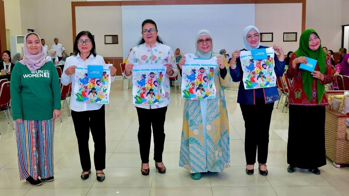 STOP KEKERASAN: Sekretaris KPPD Sulteng, Bunda Wiwik, saat menghadiri sosialisasi seruan stop kekerasan terhadap perempuan dan anak di Sulteng.(FOTO: HUMAS FRAKSI PKS DPRD SULTENG/RADAR PALU).  