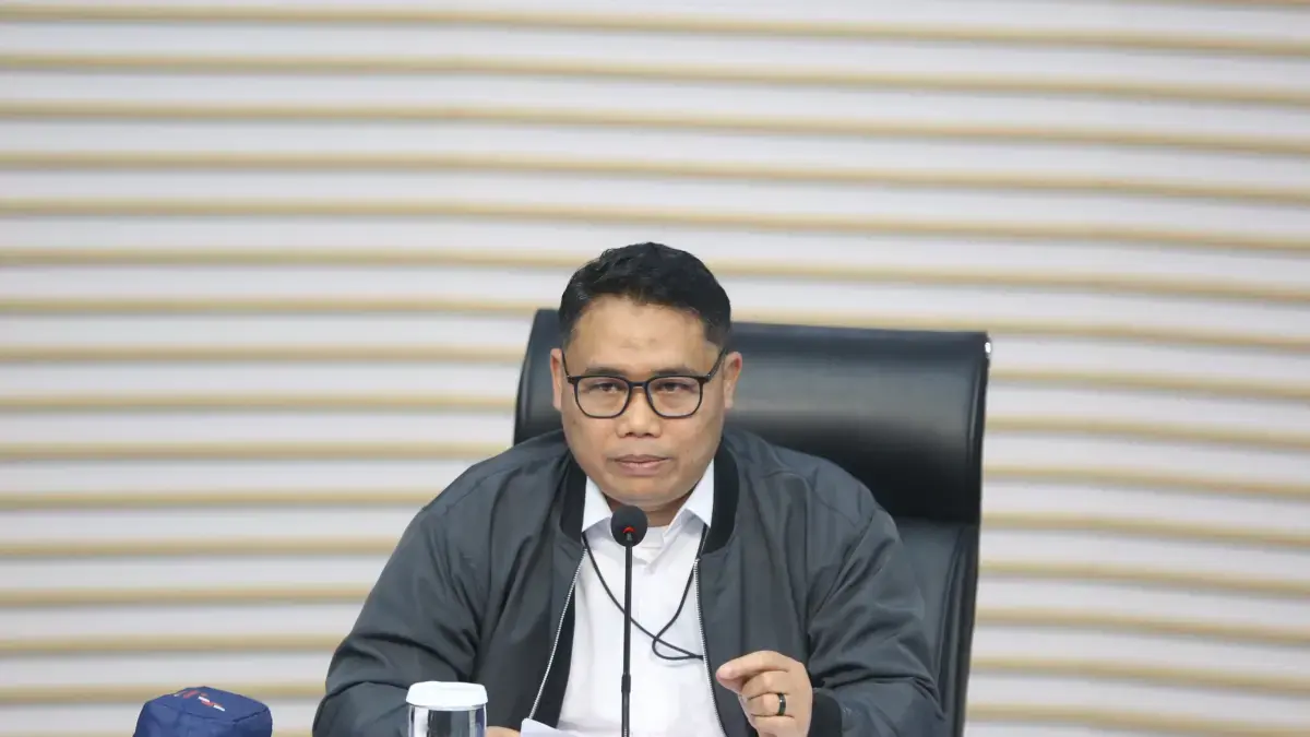 Deputi Penindakan dan Eksekusi KPK Asep Guntur Rahayu menjelaskan mekanisme pengambilalihan perkara korupsi saat konferensi pers di Gedung Merah Putih KPK, Jakarta. FOTO: JAWAPOS&nbsp;