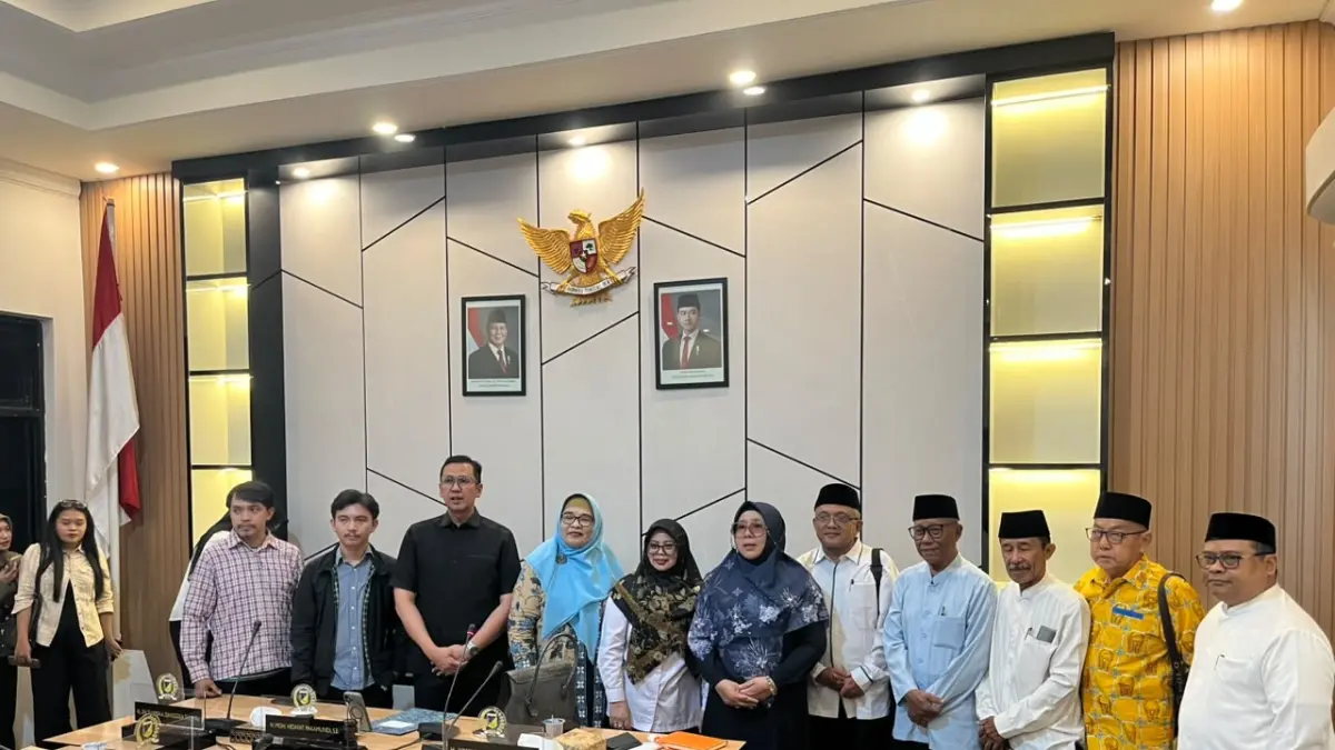 RAPAT: Usai RDP dipimpin langsung oleh Ketua Komisi IV DPRD Sulteng, Moh Hidayat Pakamundi, didampingi Sekretaris Komisi IV Wiwik Jumatul Rofi