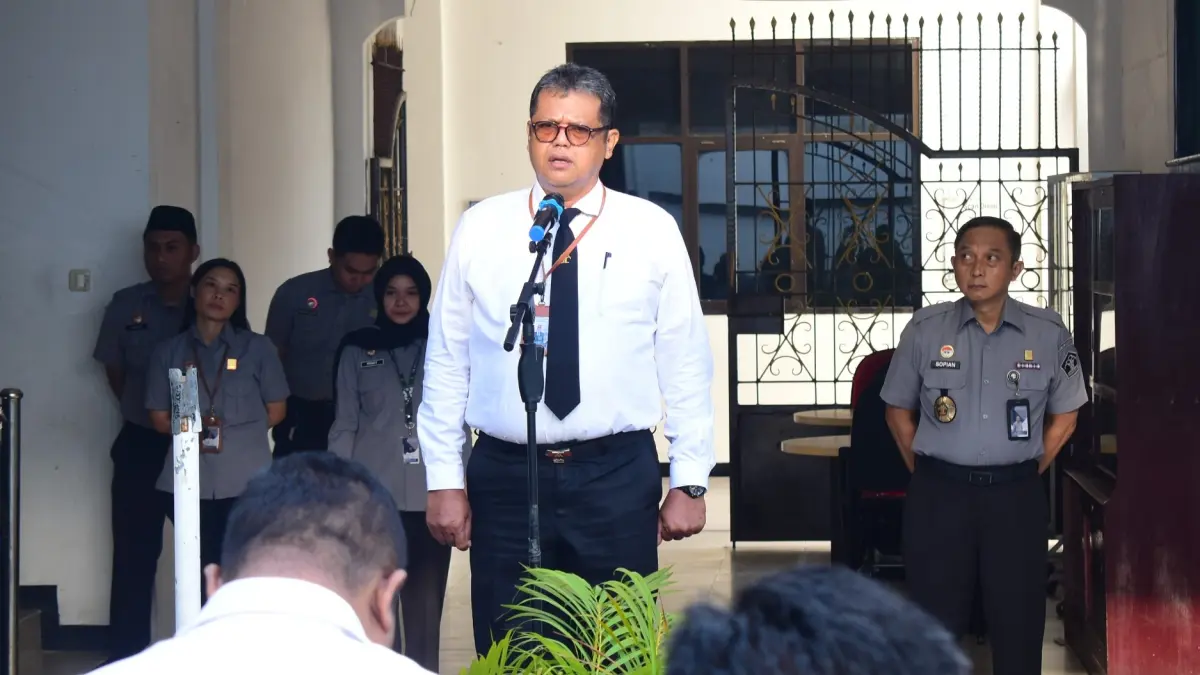 Apel yang berlangsung di Lapangan Kanwil dipimpin oleh Kepala Divisi Pelayanan Hukum (Kadiv Yankum), I Putu Dharmayasa.