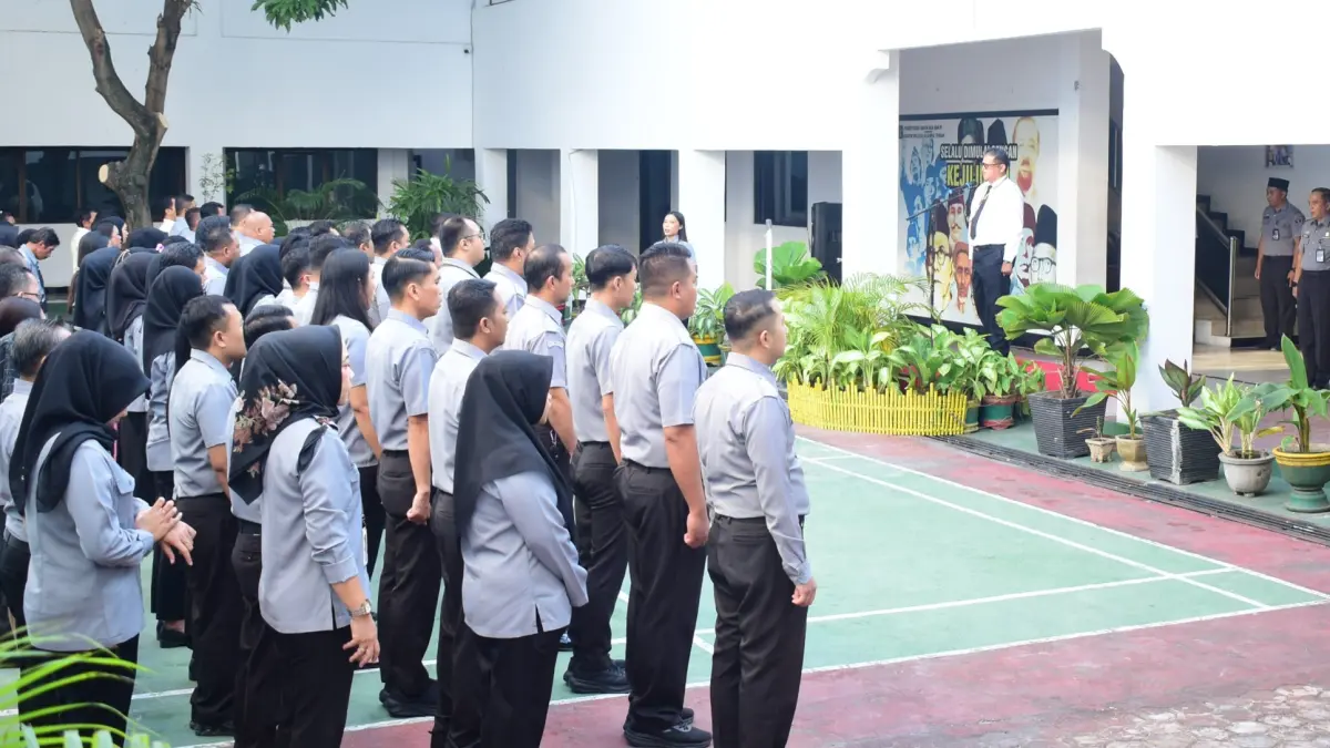 Kanwil Kemenkum Sulteng menggelar apel pagi yang diikuti oleh seluruh pejabat manajerial, pejabat nonmanajerial, dan pegawai di lingkungan Kanwil Kemenkum Sulteng, Senin (13/7/2026).