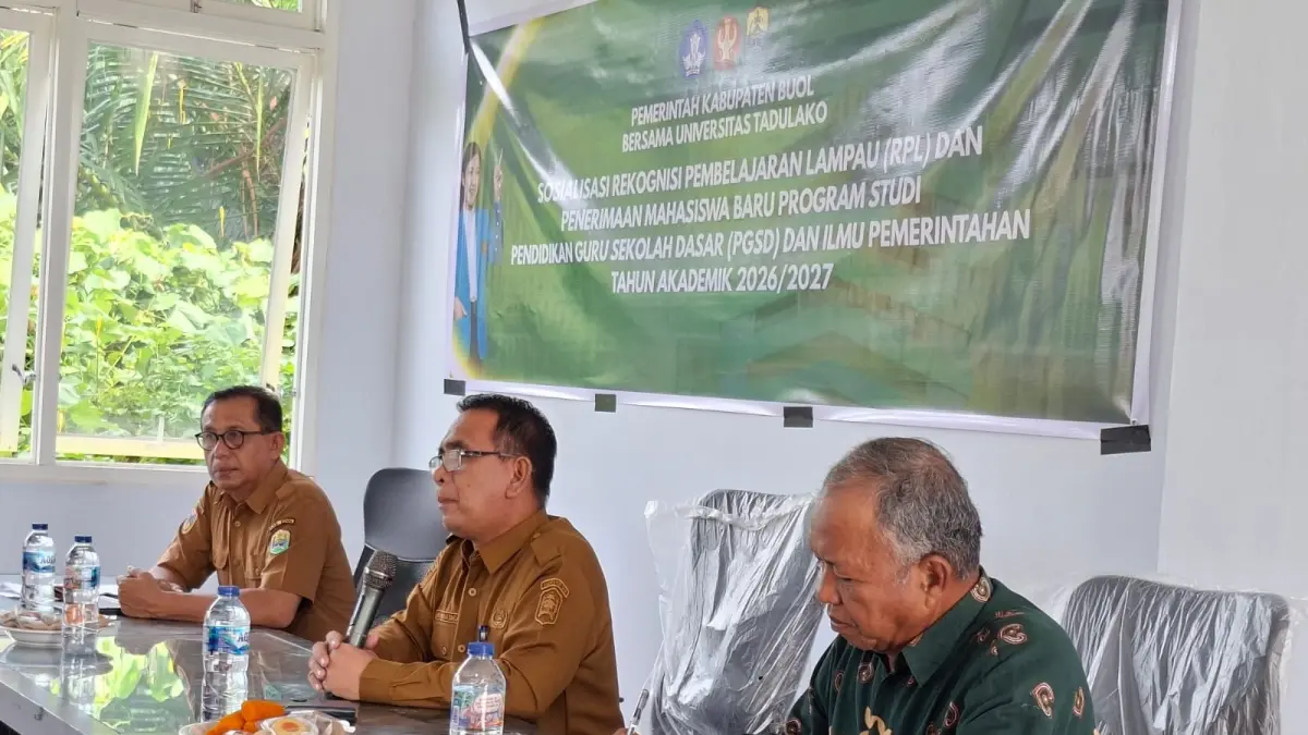 ARAHAN: Kadis Pendidikan Buol, Moh. Singara didampingi pengelola Untad Buol Dr. Moh. Nor Korompot, Senin (13/7/2026).(FOTO: DINAS KOMINFO KABUPATEN BUOL/RADAR PALU).