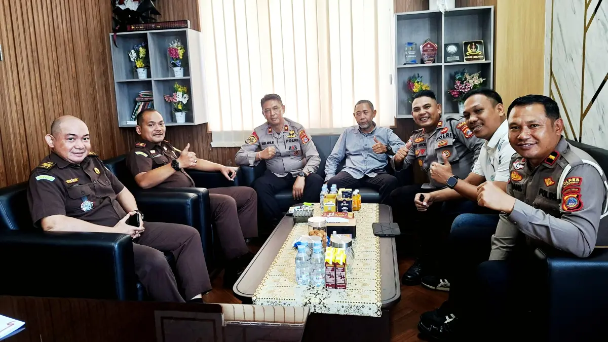 Jajaran Polres Morowali bersilaturahmi dengan Kejaksaan Negeri Morowali dan Kodim 1311/Morowali untuk memperkuat koordinasi menjaga keamanan daerah. FOTO: IST&nbsp;