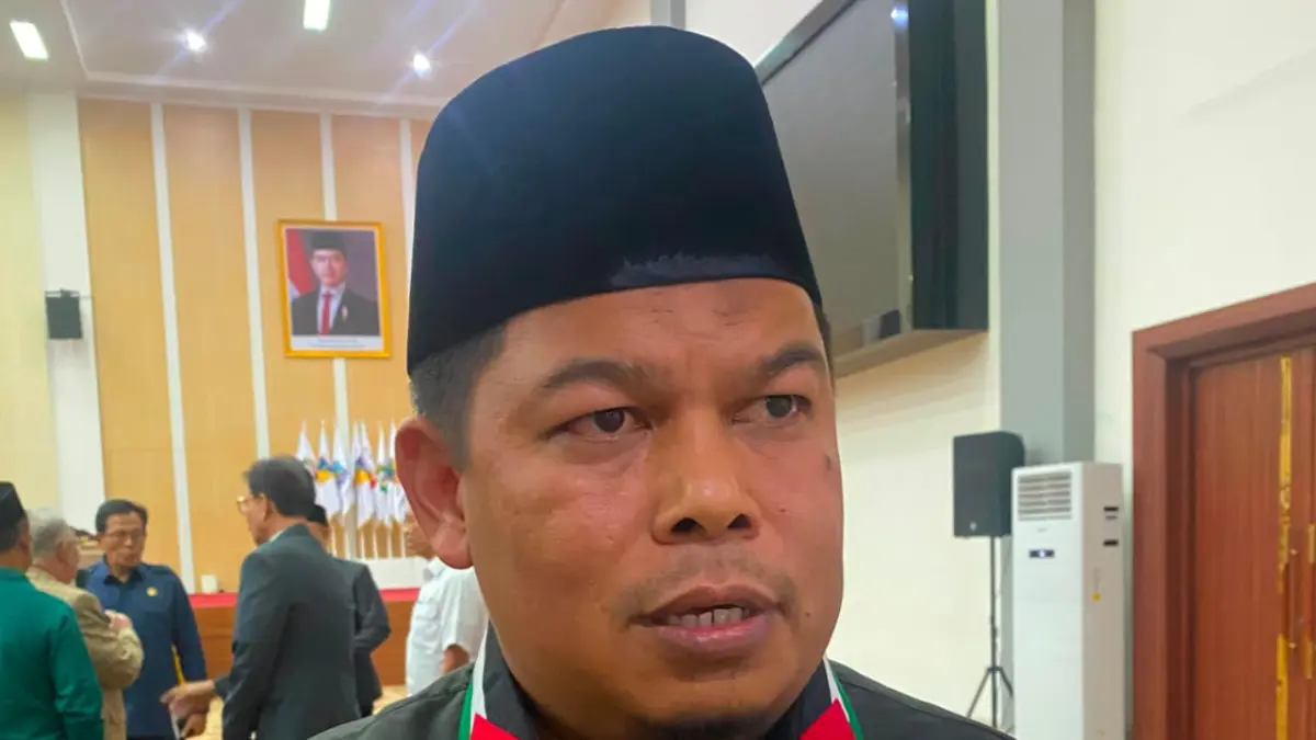 Anggota DPRD Sulawesi Tengah, Muhammad Safri, menegaskan ketidakhadiran gubernur dalam Paripurna KUA-PPAS 2027 tidak bertentangan dengan ketentuan perundang-undangan. (Annisa Wibdy/RADAR PALU)