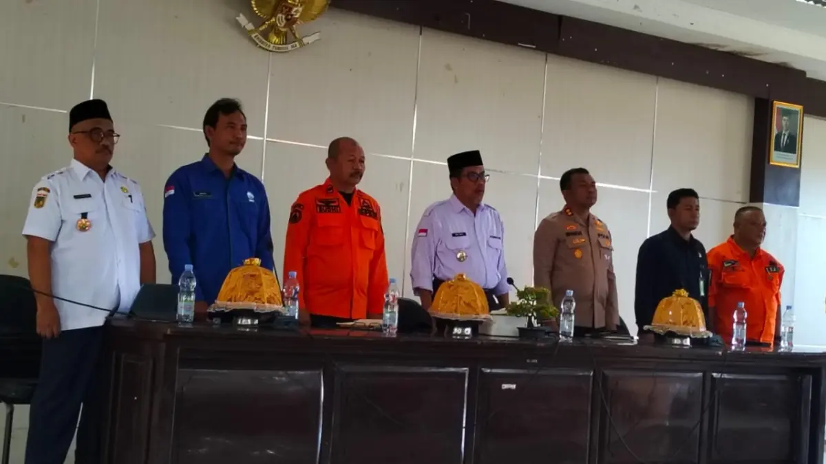 SOSIALISASI: Tampak Wabup Buol Moh. Nasir Maroto, Kalak BPBD Sulteng Asbudianto, Sekkab Buol Moh. Yamin Rahim, di giat sosialisasi penanggulangan kebencanaan daerah.(FOTO: DINAS KOMINFO BUOL/RADAR PALU)