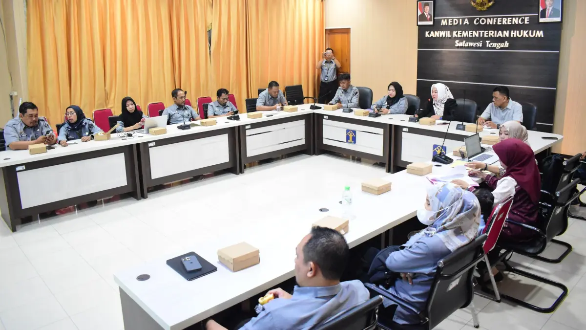 Kanwil Kemenkum Sulteng memfasilitasi harmonisasi Rancangan Peraturan Bupati Banggai tentang Perubahan Kedua atas Peraturan Bupati Banggai Nomor 21 Tahun 2024 tentang Peraturan Pelaksana Peraturan Daerah Kabupaten Banggai Nomor 5 Tahun 2023 tentang Pajak Daerah dan Retribusi Daerah, bertempat di Aula Kebangsaan, Kanwil Kemenkum Sulteng, Selasa (14/7/2026).