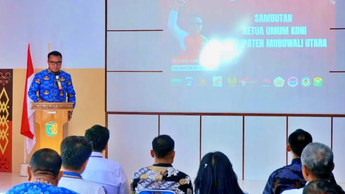 Bupati Morowali Utara sekaligus Ketua Umum KONI Morut, Delis Julkarson Hehi, membuka Musorkab I KONI Morut di Ruang Tepotowoa Bappelitbangda Morowali Utara, Jumat (17/7/2026). (Istimewa)