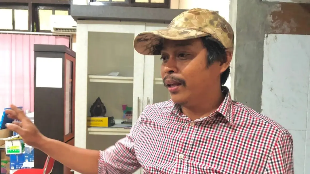 Ketua Komisi A DPRD Kota Palu, Irsan Satriya, memimpin rapat evaluasi realisasi APBD Semester I Tahun Anggaran 2026 bersama OPD mitra di Ruang Komisi A DPRD Kota Palu. FOTO: Annisa Nurul Wibdy/Radar Palu