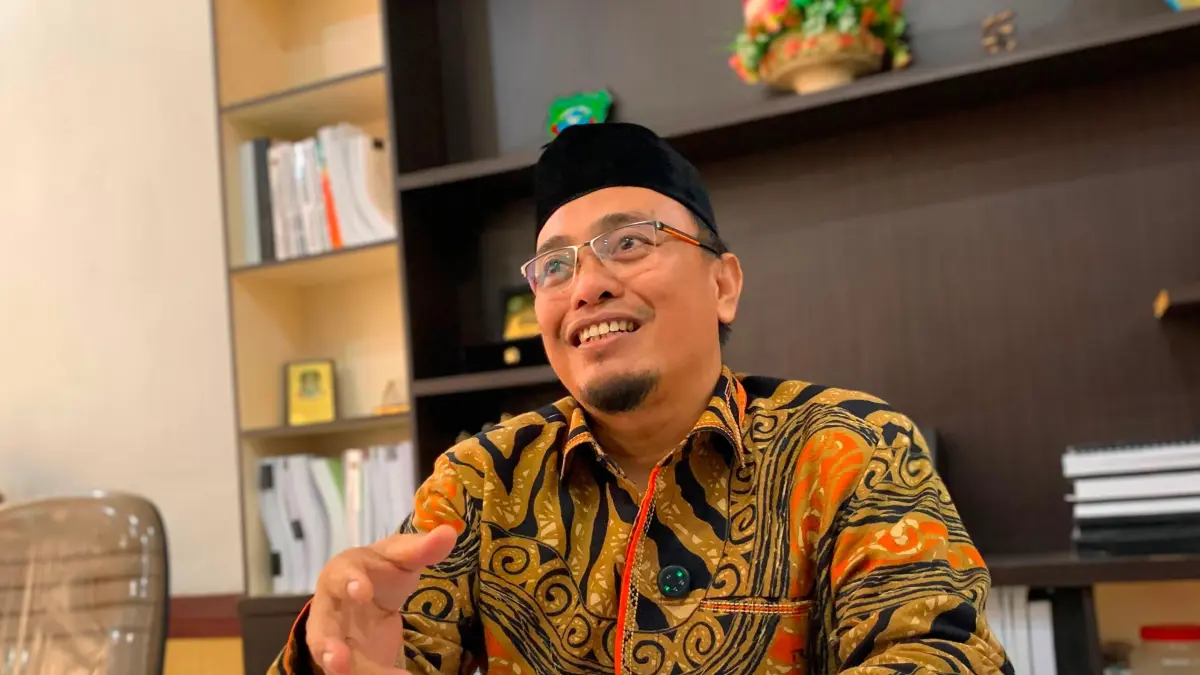 Ketua Komisi B DPRD Kota Palu, Rusman Ramli, menyampaikan hasil rapat kerja bersama mitra terkait pembenahan tata kelola BUMD di DPRD Kota Palu, Kamis (23/7). FOTO: Annisa Nurul Wibdy/Radar Palu