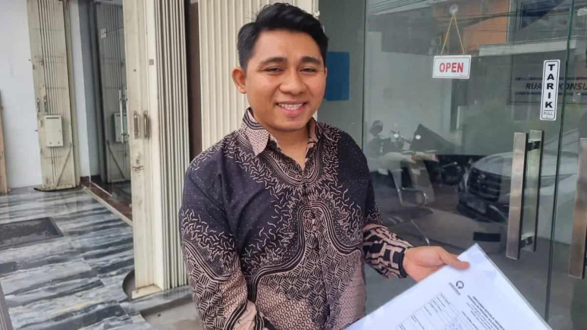 Edi Setiawan, memberikan tanggapan atas penjelasan Panitia Seleksi terkait polemik keterbukaan proses seleksi. FOTO: Annisa Nurul Wibdy /RADAR PALU&nbsp;