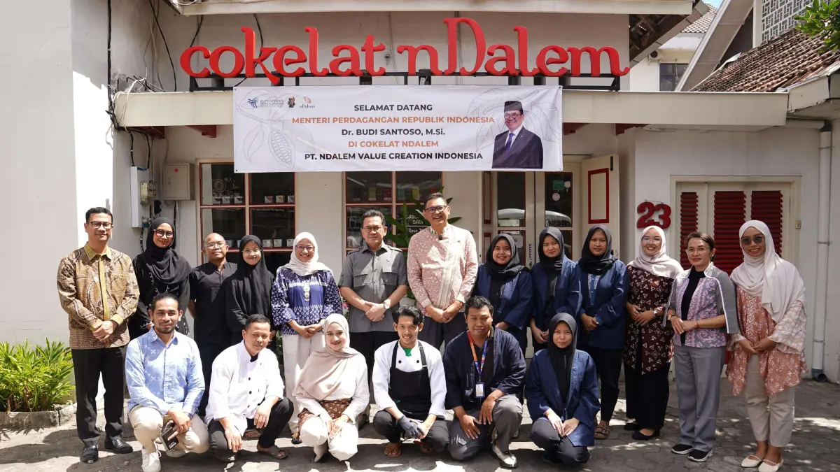 Foto bersama Menteri Perdagangan Republik Indonesia, Dr. Budi Santoso, M. Si di Cokelat Ndalem. Kamis (23/7/2026). FOTO: DOK KEMENDAG RI.