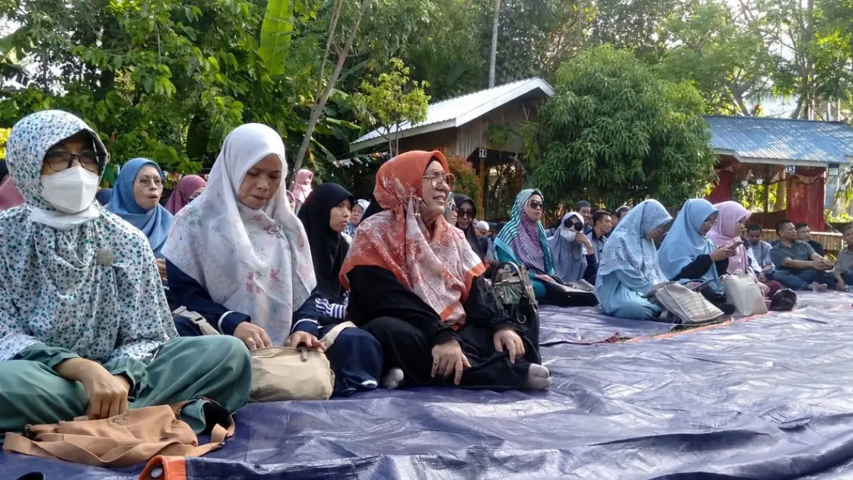 MENGHADIRI: Ketua Fraksi PKS DPRD Provinsi Sulawesi Tengah, Hj Wiwik Jumatul Rofi