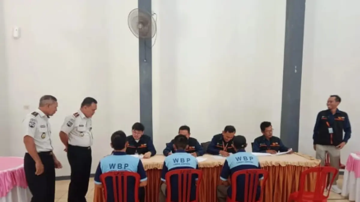 KUNJUNGAN: LapasKelas IIB Ampana mendukung pelaksanaan Sensus Ekonomi 2026, dengan menerima kunjungan dari BPS Kabupaten Touna untuk melakukan pendataan terhadap Warga Binaan Pemasyarakatan (WBP), Selasa (28/7/2026).(FOTO: HERIYANTO LIMAHU/RADAR PALU)