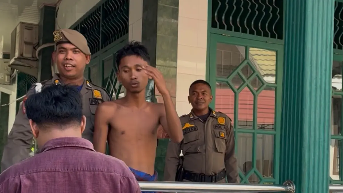 ODGJ saat berada di mesjid DPRD Kota Palu 