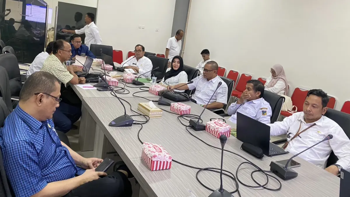 Komisi IV DPRD Sulteng bersama OPD terkait membahas Ranperda Penanggulangan Kemiskinan berbasis kearifan lokal. FOTO: RADAR PALU